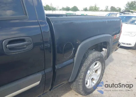2004 Chevrolet Silverado 1500 Z71 z USA, uszkodzony, nr VIN 2GCEK13T741321958